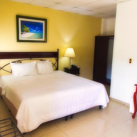 Hotel Santa Elena Antiguo Cuscatlán Extérieur photo