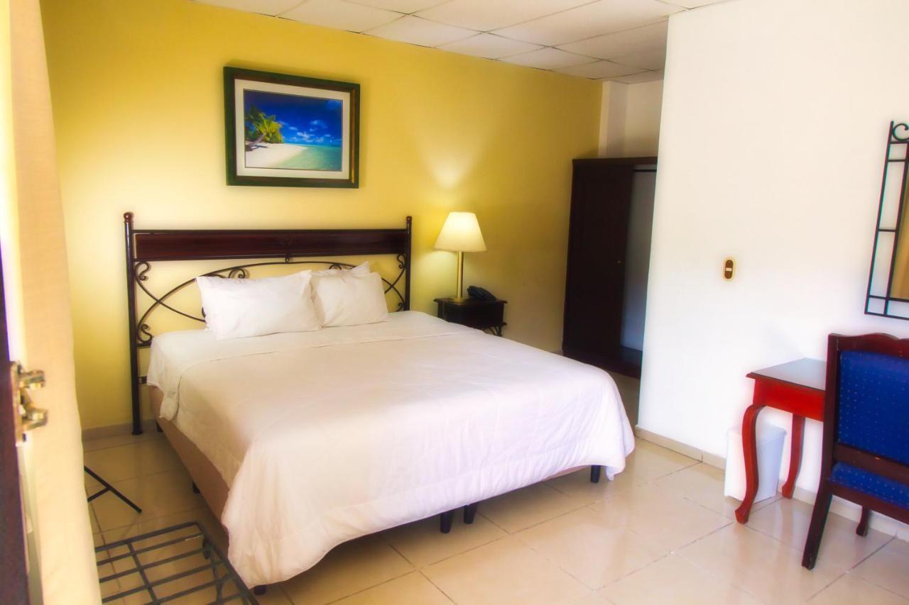 Hotel Santa Elena Antiguo Cuscatlán Extérieur photo