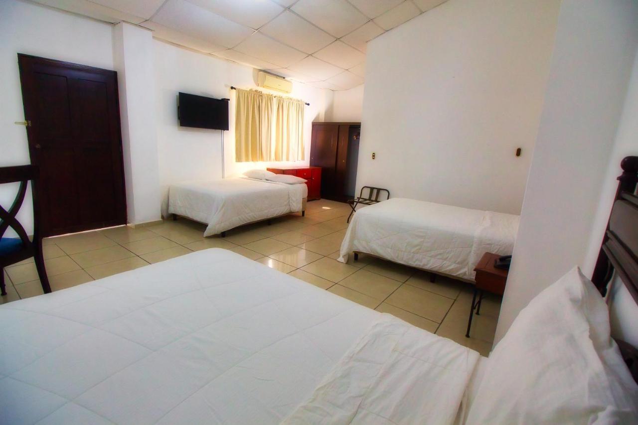 Hotel Santa Elena Antiguo Cuscatlán Extérieur photo
