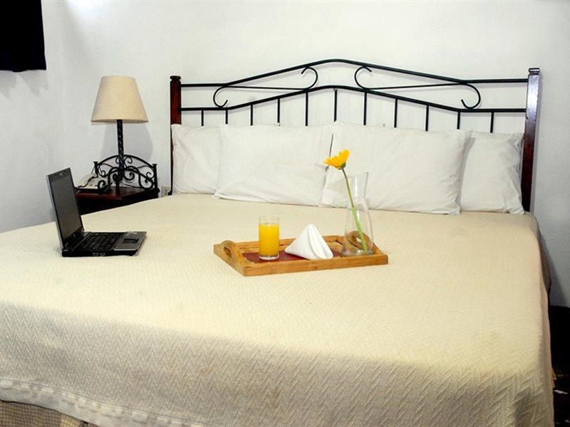 Hotel Santa Elena Antiguo Cuscatlán Extérieur photo