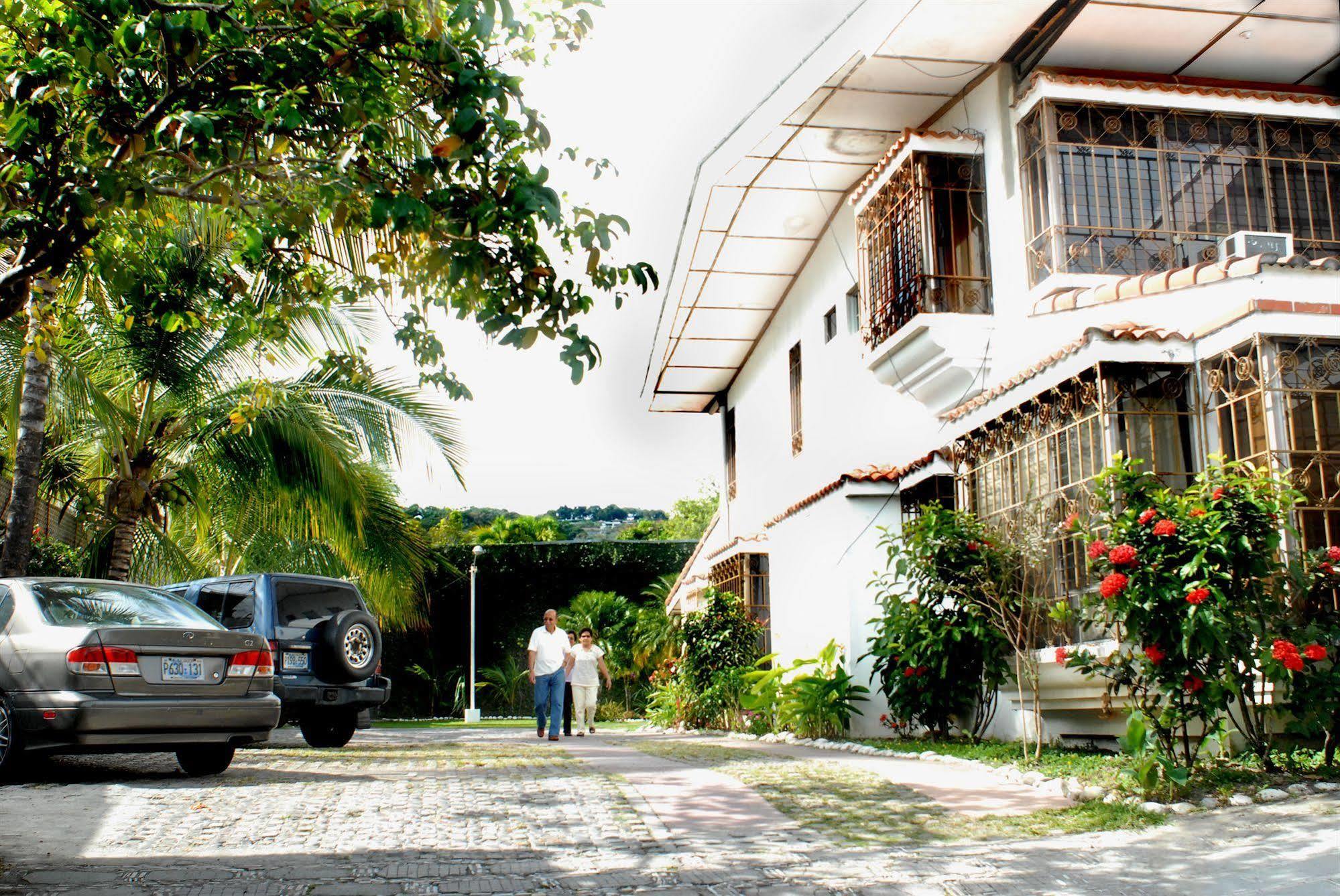 Hotel Santa Elena San Salvador Extérieur photo